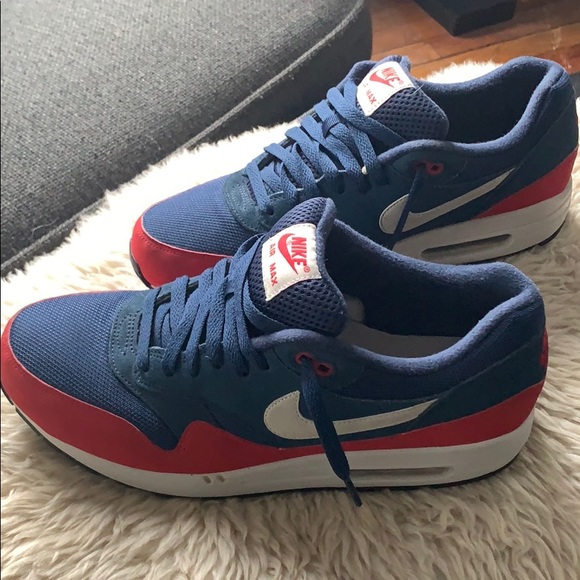 red white and blue air max 1